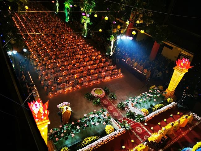 Attending the floral candle light ceremony on the Shakyamuni Buddha's Attainment Day at Bang Pagoda - Ha Noi
