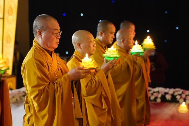 Attending the floral candle light ceremony on the Shakyamuni Buddha's Attainment Day at Bang Pagoda - Ha Noi