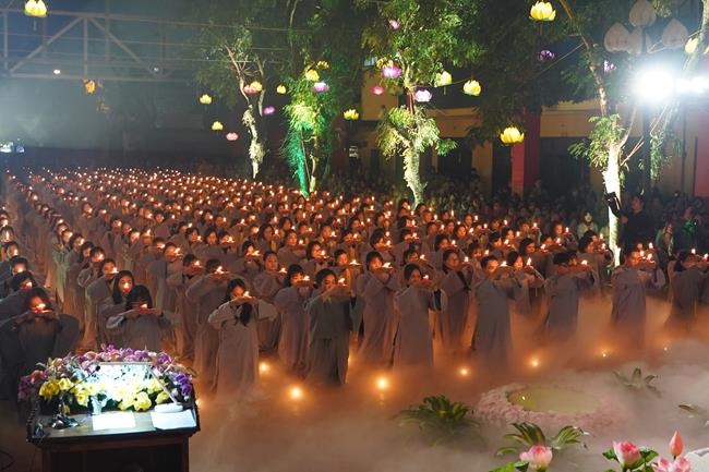 Attending the floral candle light ceremony on the Shakyamuni Buddha's Attainment Day at Bang Pagoda - Ha Noi