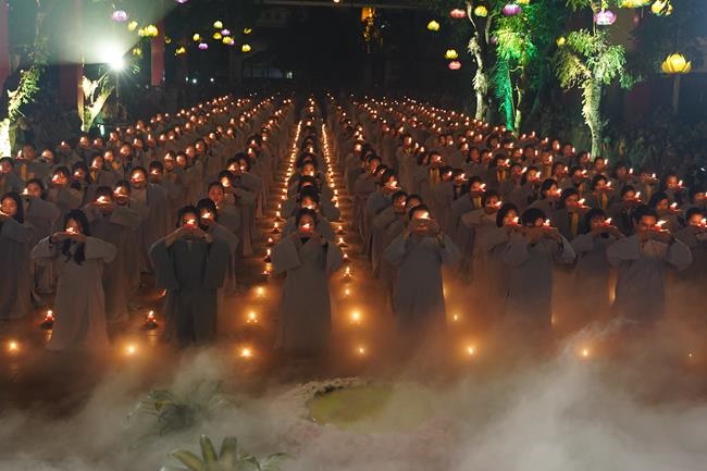 Attending the floral candle light ceremony on the Shakyamuni Buddha's Attainment Day at Bang Pagoda - Ha Noi