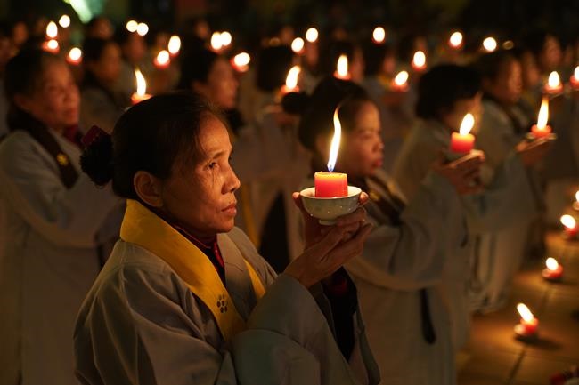 Attending the floral candle light ceremony on the Shakyamuni Buddha's Attainment Day at Bang Pagoda - Ha Noi