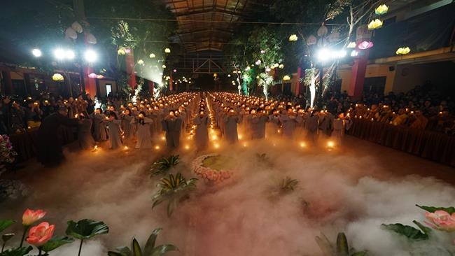 Attending the floral candle light ceremony on the Shakyamuni Buddha's Attainment Day at Bang Pagoda - Ha Noi