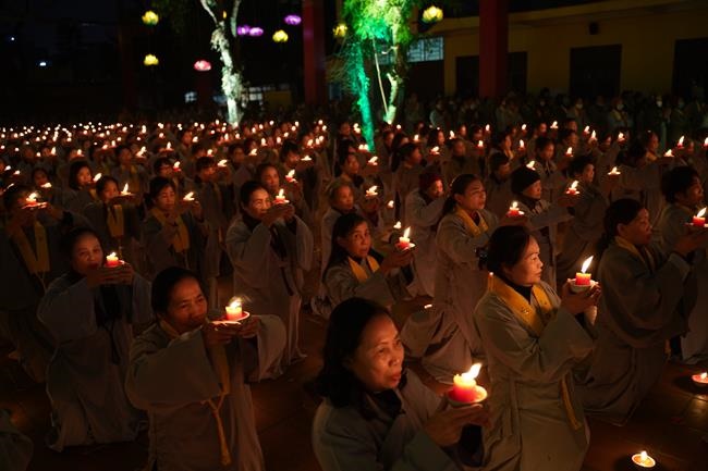 Attending the floral candle light ceremony on the Shakyamuni Buddha's Attainment Day at Bang Pagoda - Ha Noi