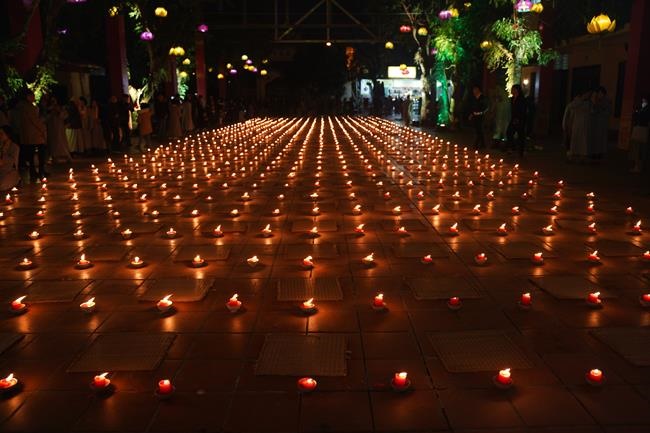 Attending the floral candle light ceremony on the Shakyamuni Buddha's Attainment Day at Bang Pagoda - Ha Noi