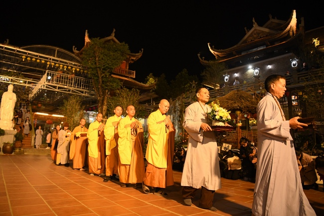 Flower-Candle Light Night of celebrating the Buddha Shakyamuni enlightenment