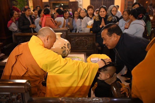 Flower-Candle Light Night of celebrating the Buddha Shakyamuni enlightenment
