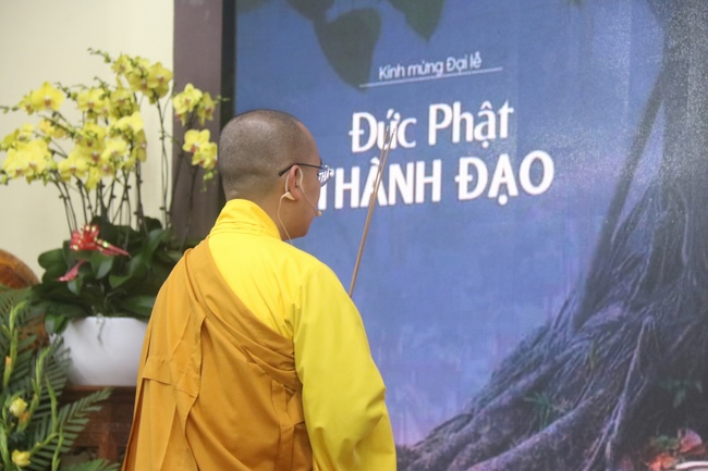 Flower-Candle Light Night of celebrating the Buddha Shakyamuni enlightenment