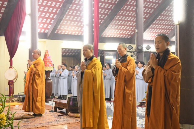 Flower-Candle Light Night of celebrating the Buddha Shakyamuni enlightenment