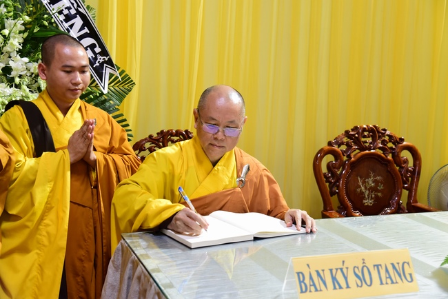 Lễ viếng Ni trưởng Thích Nữ Huệ Giác