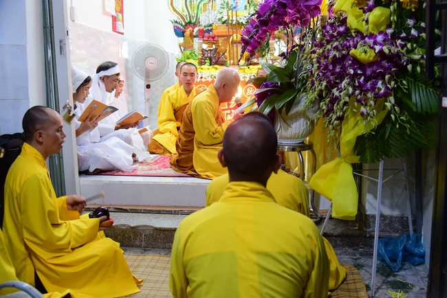 Visiting Buddhist Giac Thuan Funeral