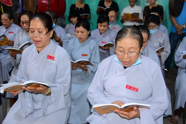 Visiting Buddhist Giac Thuan Funeral