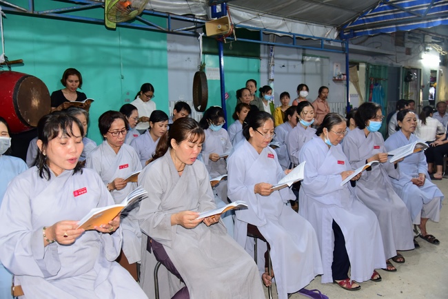 Visiting Buddhist Giac Thuan Funeral