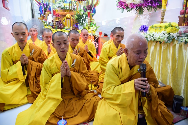 Visiting Buddhist Giac Thuan Funeral