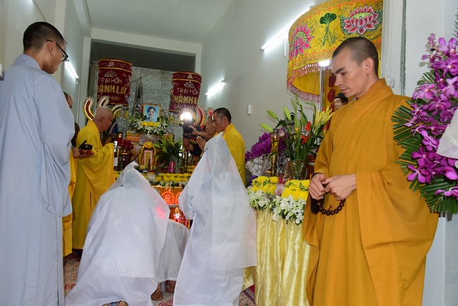 Visiting Buddhist Giac Thuan Funeral