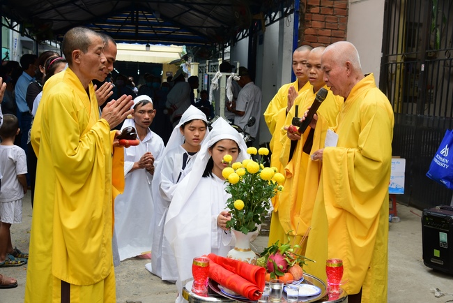 Visiting Buddhist Giac Thuan Funeral