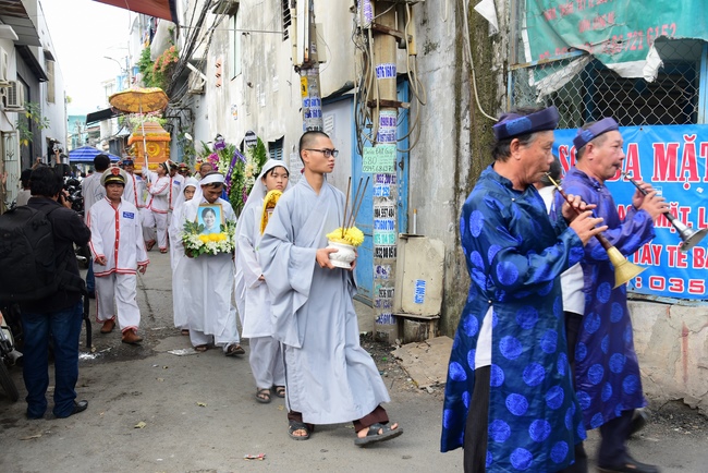 Visiting Buddhist Giac Thuan Funeral