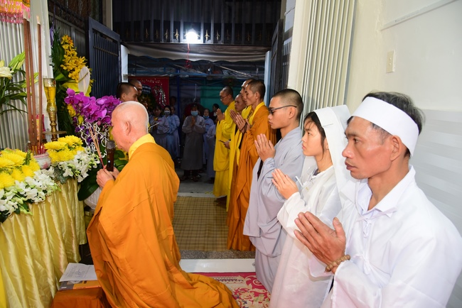 Visiting Buddhist Giac Thuan Funeral