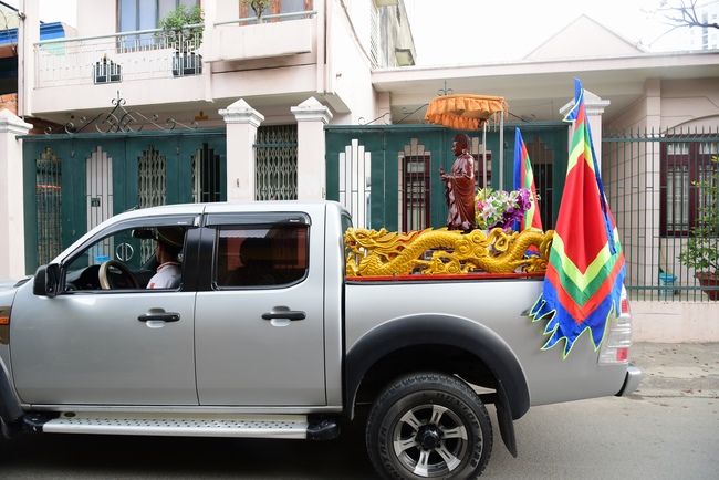 Visiting Buddhist Giac Thuan Funeral