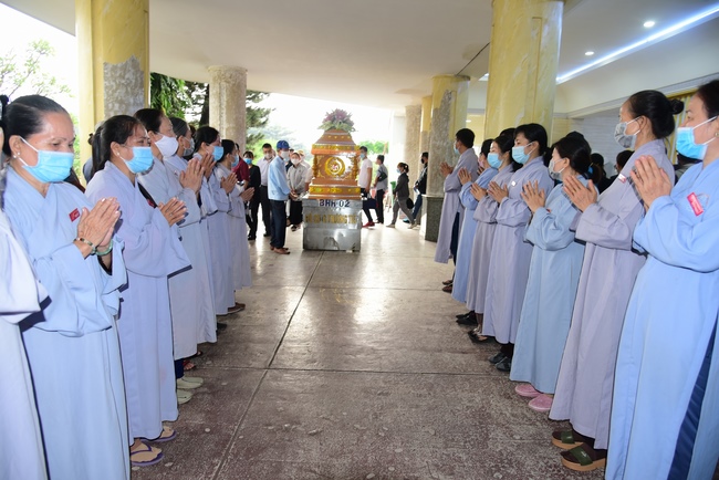Visiting Buddhist Giac Thuan Funeral