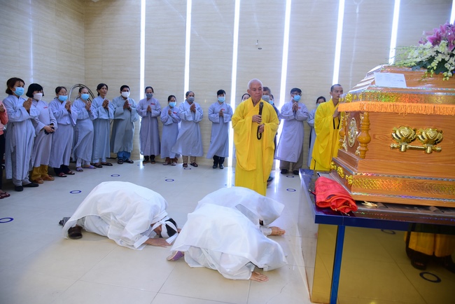Visiting Buddhist Giac Thuan Funeral