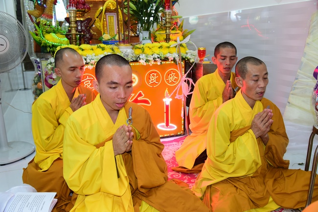 Visiting Buddhist Giac Thuan Funeral