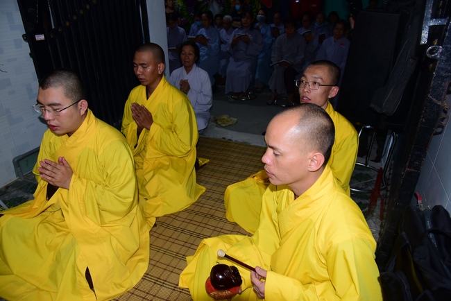 Visiting Buddhist Giac Thuan Funeral