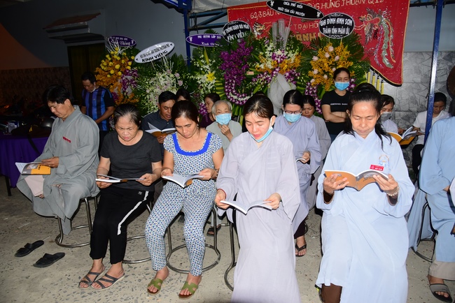 Visiting Buddhist Giac Thuan Funeral