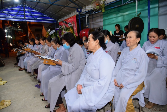 Visiting Buddhist Giac Thuan Funeral