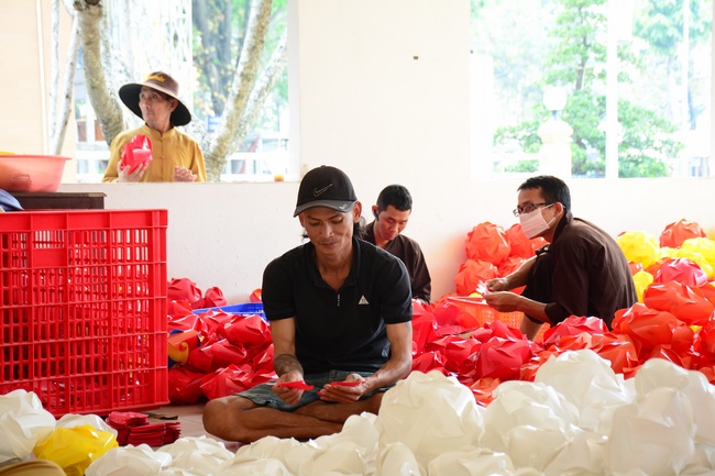 Series photos of activities preparing for the New Year 2021