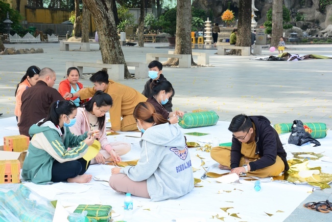 Series photos of activities preparing for the New Year 2021