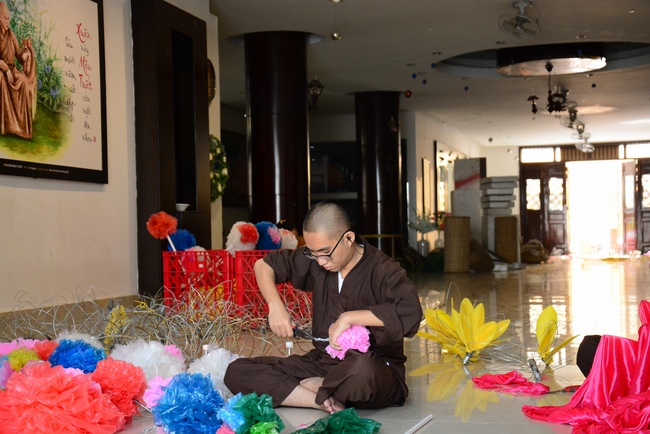 Series photos of activities preparing for the New Year 2021