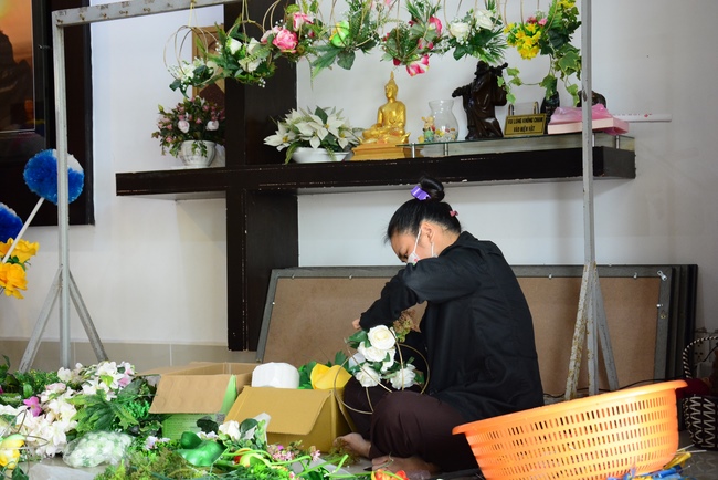 Series photos of activities preparing for the New Year 2021