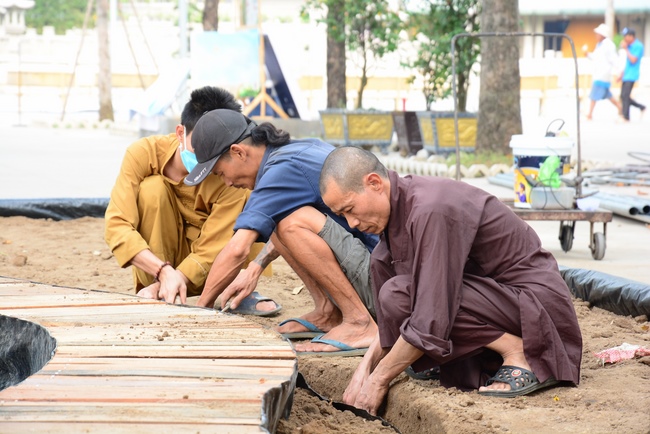 Series photos of activities preparing for the New Year 2021