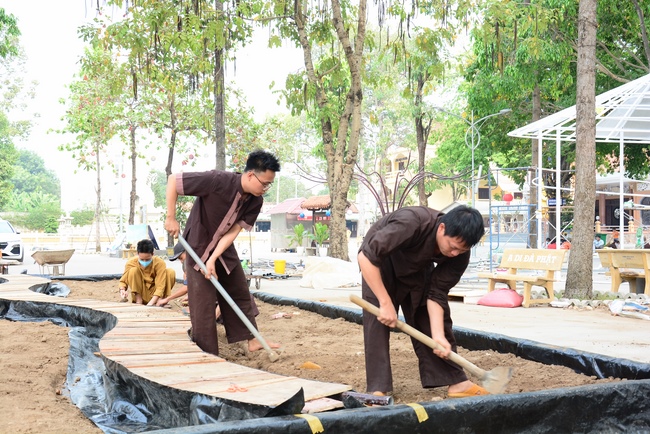 Series photos of activities preparing for the New Year 2021