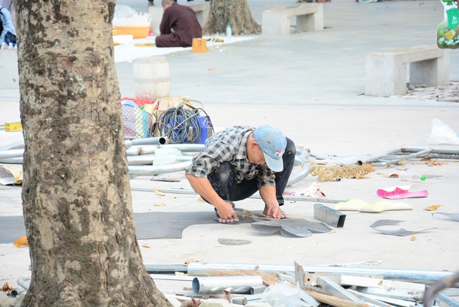 Series photos of activities preparing for the New Year 2021