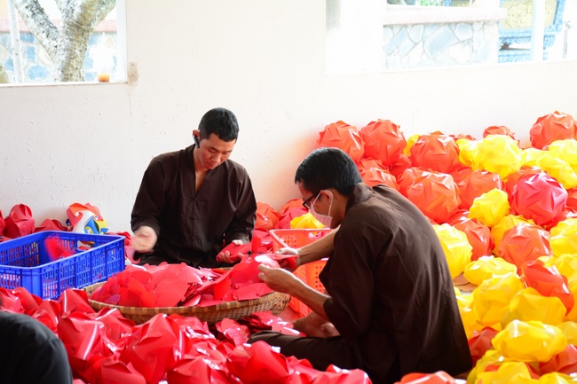 Series photos of activities preparing for the New Year 2021