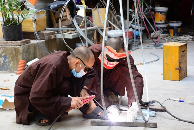 Series photos of activities preparing for the New Year 2021