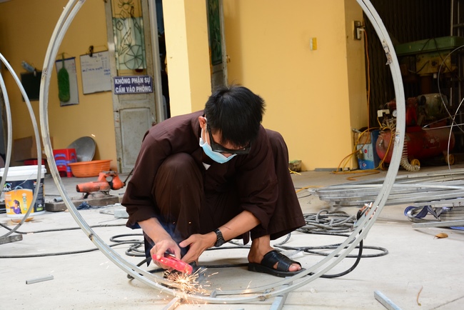 Series photos of activities preparing for the New Year 2021