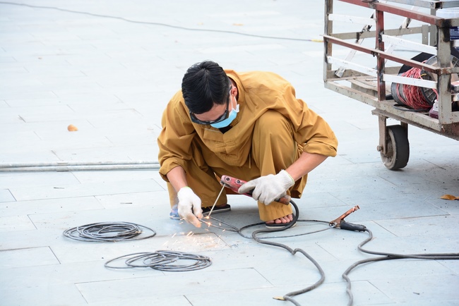 Series photos of activities preparing for the New Year 2021