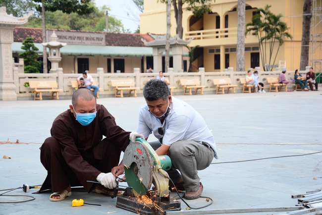 Series photos of activities preparing for the New Year 2021