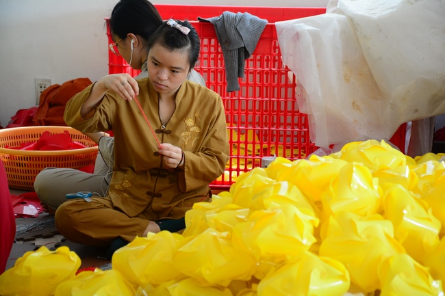 Series photos of activities preparing for the New Year 2021