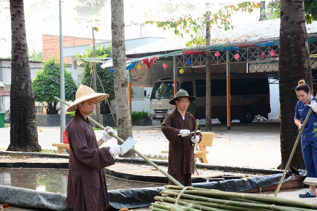 Series photos of activities preparing for the New Year 2021