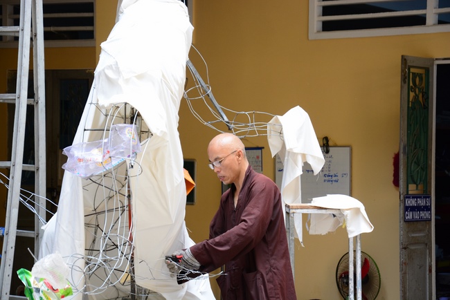 Series photos of activities preparing for the New Year 2021