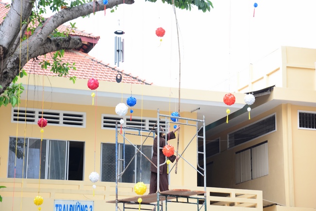 Series photos of activities preparing for the New Year 2021