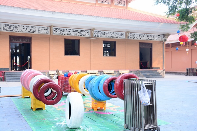 Series photos of activities preparing for the New Year 2021