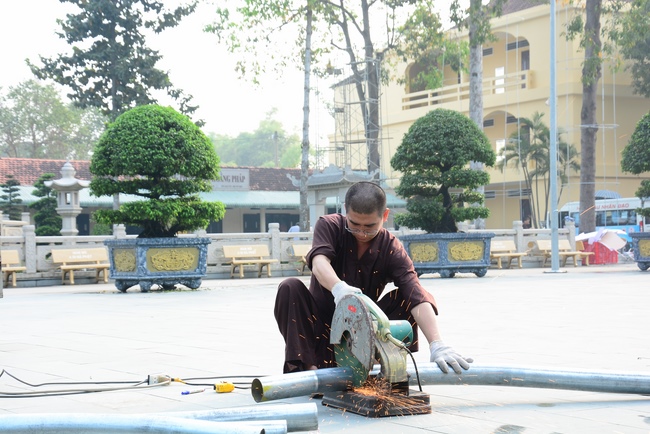 Series photos of activities preparing for the New Year 2021