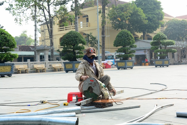 Series photos of activities preparing for the New Year 2021