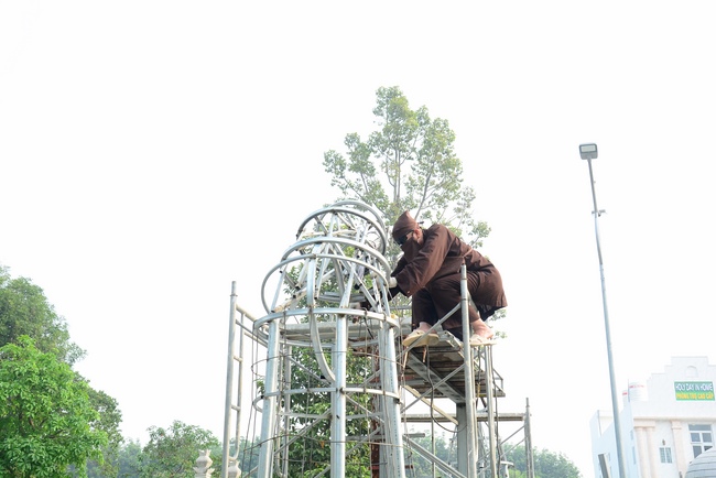 Series photos of activities preparing for the New Year 2021