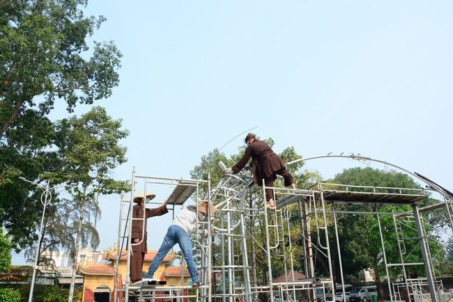 Series photos of activities preparing for the New Year 2021