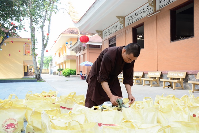 Series photos of activities preparing for the New Year 2021